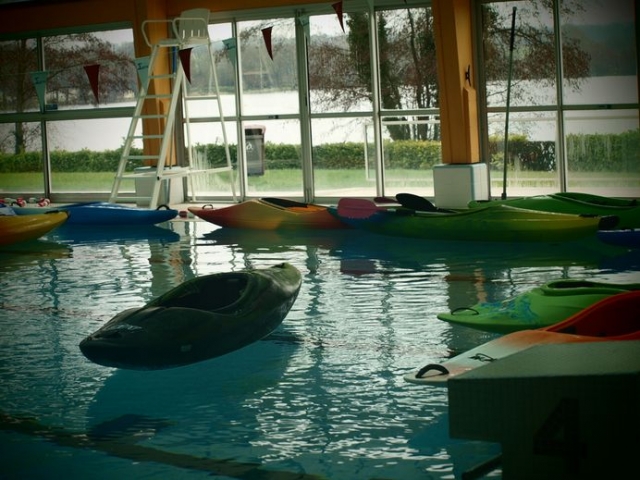  Descubrimiento del kayak en la alberca 